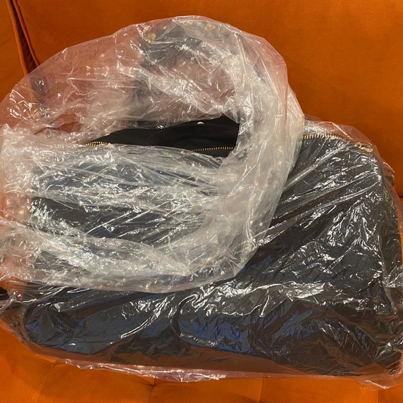 The Commuter is Bennett Winch Black duffel travel bag - Picture 6 of 8